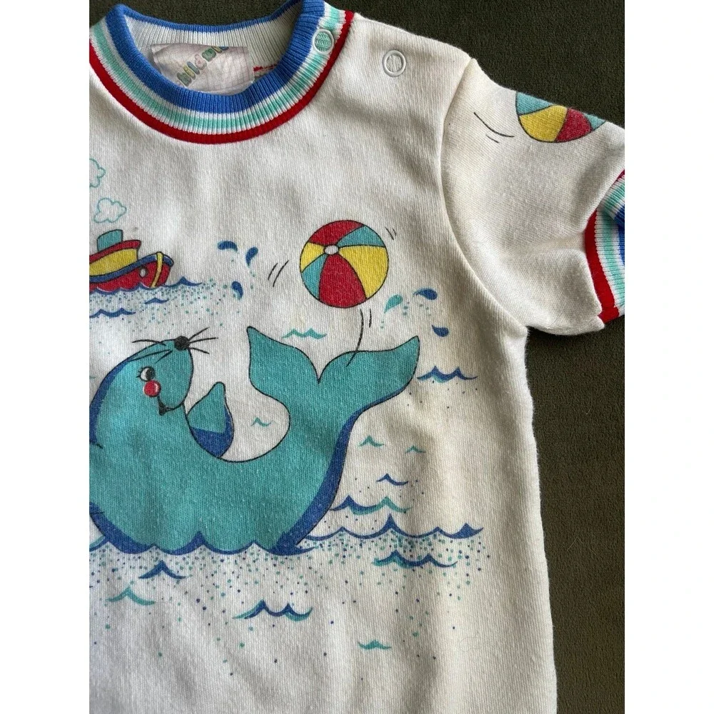 Vintage graphic seal t-shirt